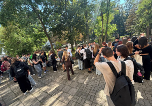 uczniowie na kiermaszu podręczników