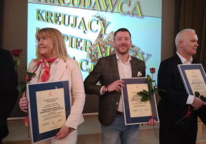Dyrektor Hotelu Puro prezentuje nominację do konkursu