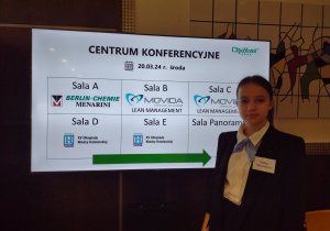 uczennica przed etapem praktycznym na Olimpiadzie Hotelarskiej