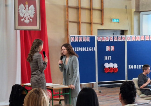 Uczniowie podczas występu