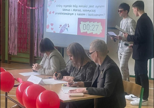 Drużyną Dyrekcji-Pani Dyrektor Agnieszka Wojtczak i Panie Wicedyrektor Sylwia Sobińska oraz Monika Simińska