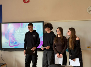 Uczniowie prowadzący warsztaty