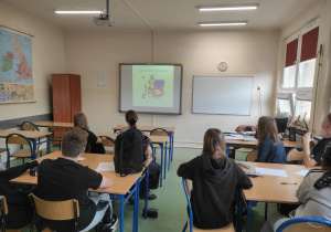 Uczniowie przed rozpoczęciem konkursu