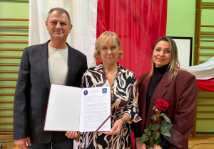 Pani Dyrektor ZSETH i Przedstawiciele Stowarzyszenia Profesjonalistów Rynku Nieruchomości Polski Centralnej podczas podpisania umowy patronackiej