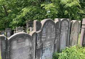 Zdjęcie przedstawia kwaterę męską na cmentarzu